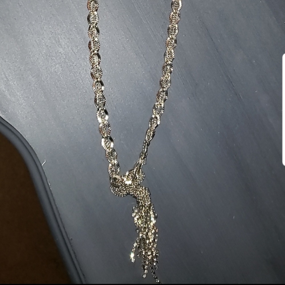 KK long necklace Kardashian